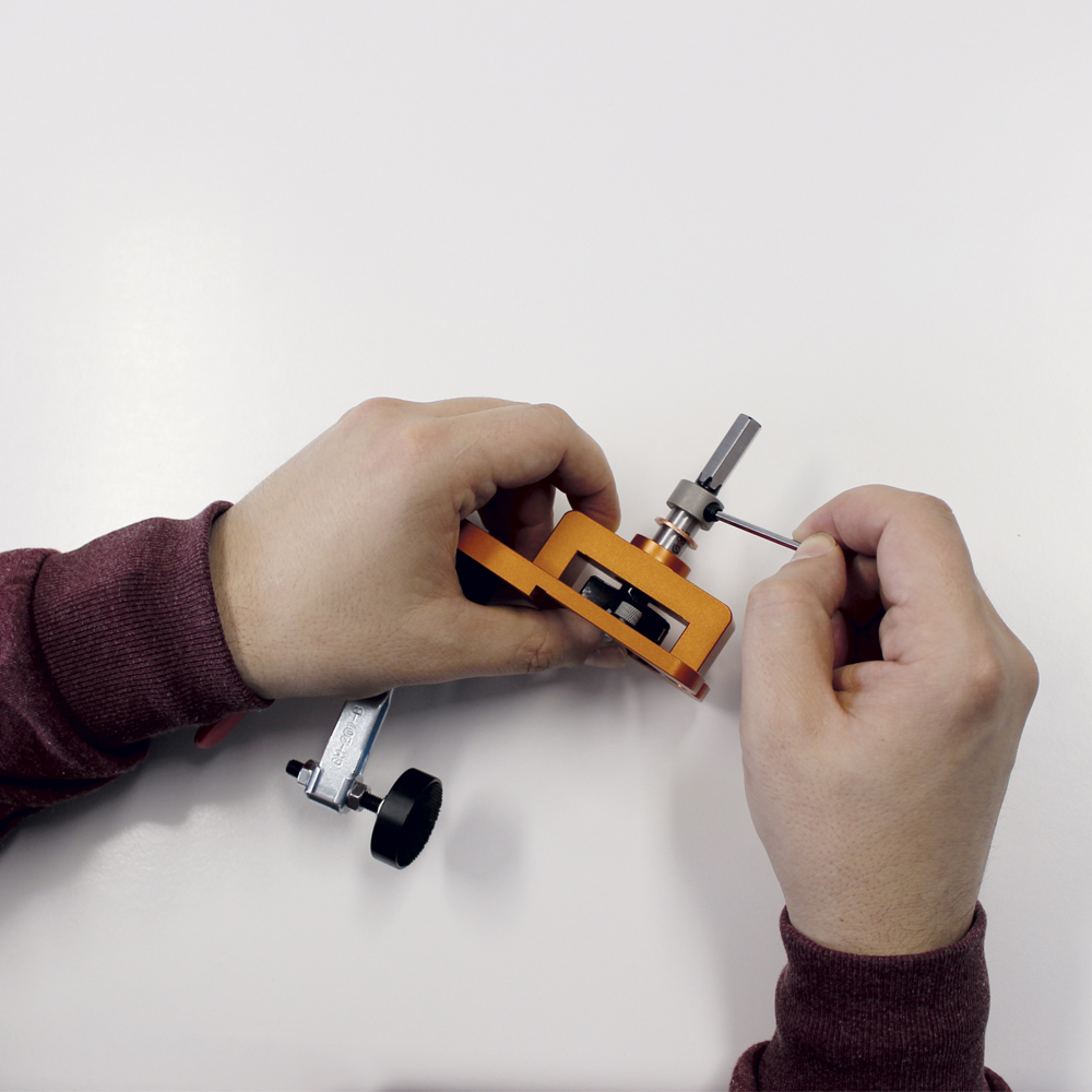 ΟΔΗΓΟΣ ΤΡΥΠΗΜΑΤΟΣ ΜΕΝΤΕΣΕΔΩΝ CMT335 PORTABLE 35mm HINGE BORING JIG.,.